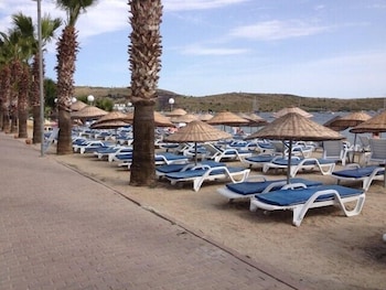 Nagi Beach Hotel 52/70