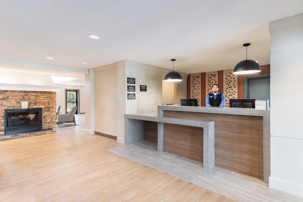 Candlewood Suites Eagan Arpt South - Mall Area, an IHG Hotel 10/68