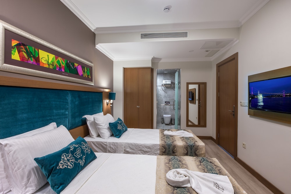 DOUBLE DELUXE ROOM
