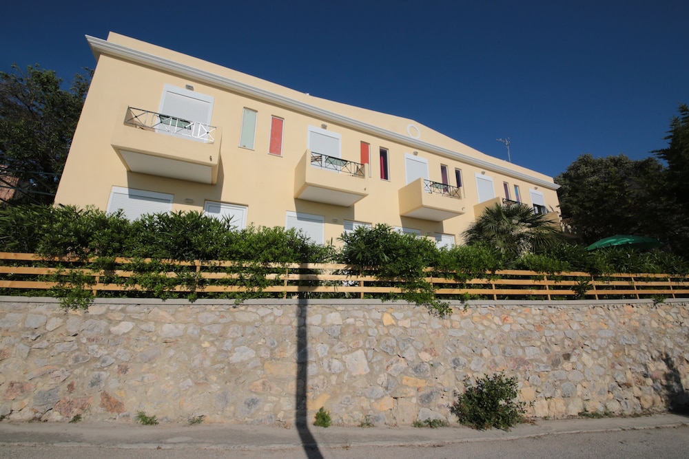 Point Twins Apartments 14/15