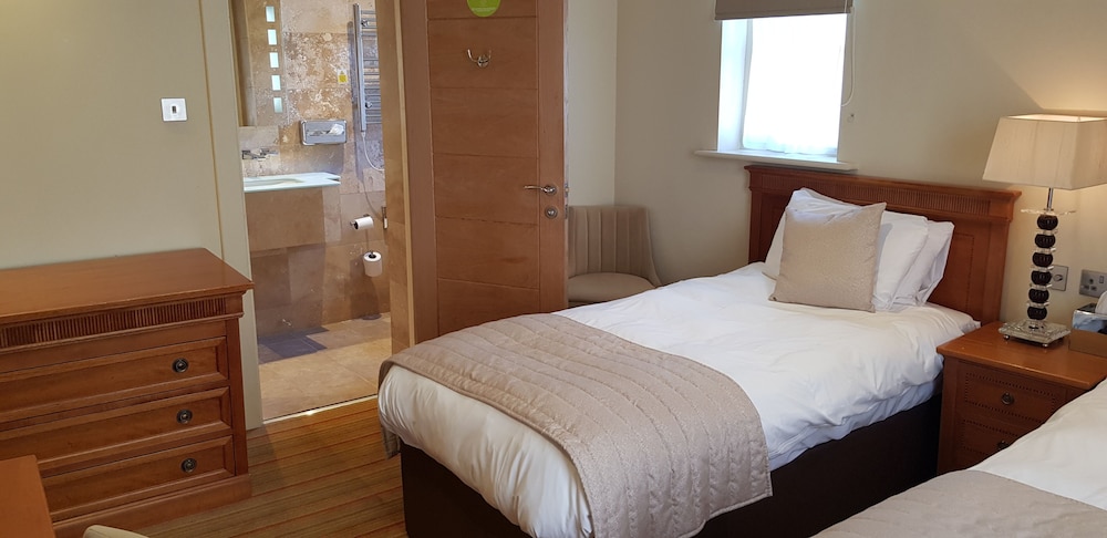 The Prom Hotel 14/50