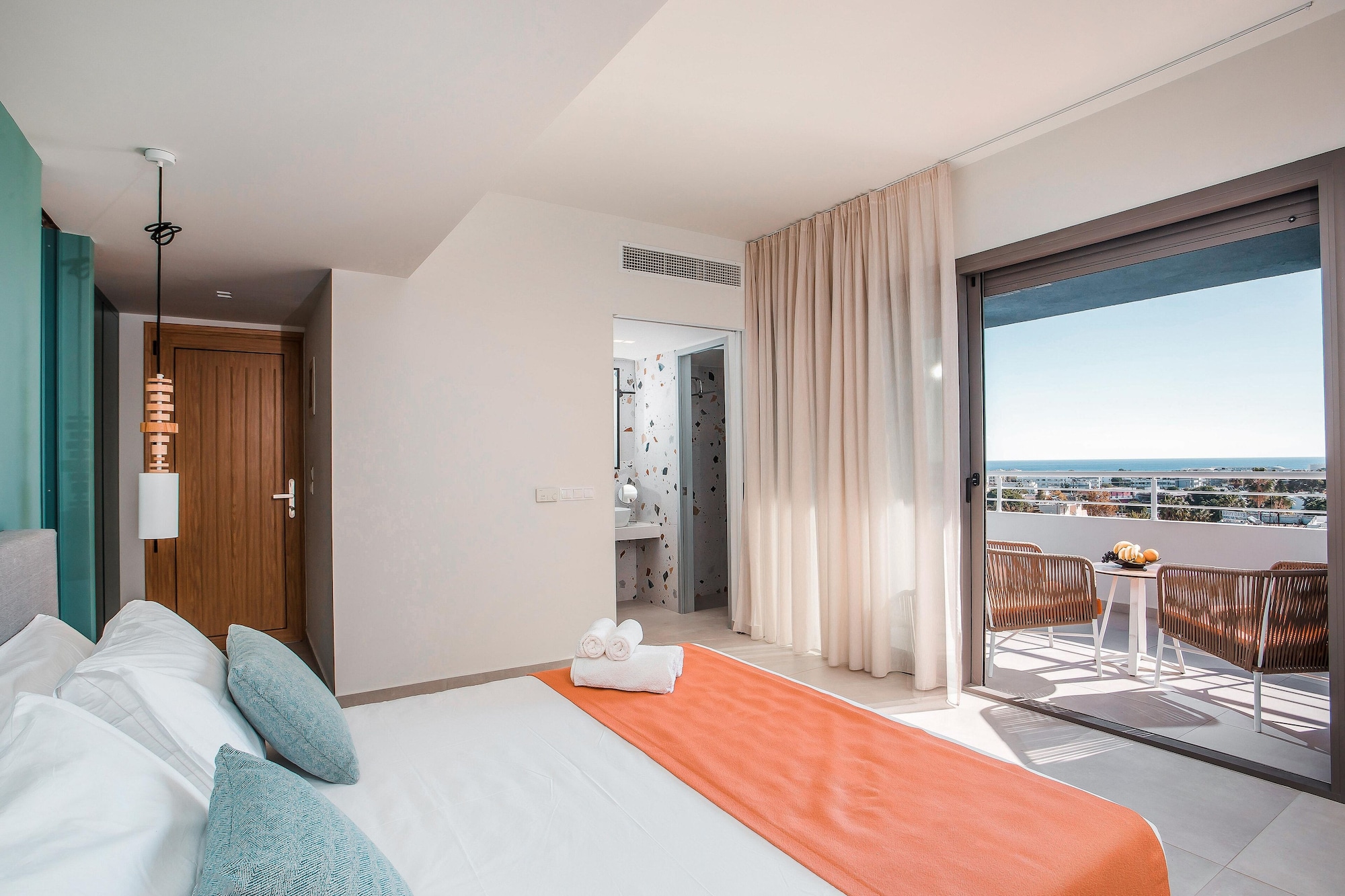 2 Bedrooms, Deluxe, Suite, King and Twin Beds, Mazoren Art Hotel 4/10