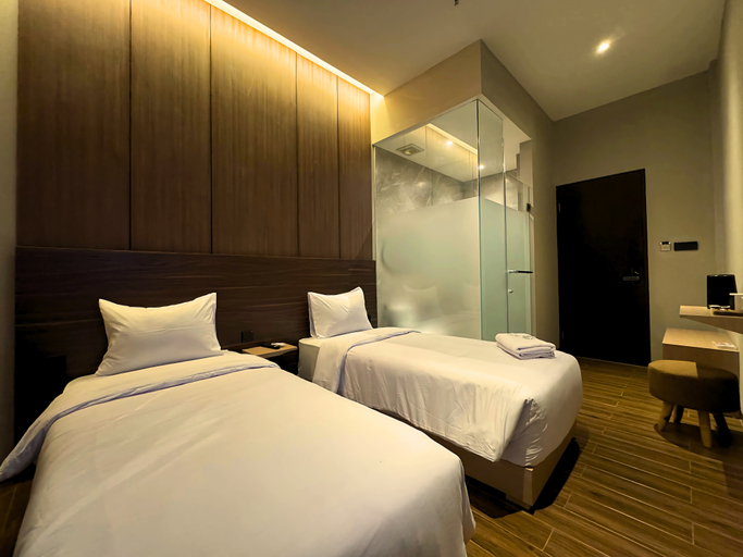 Pinewood, Twin Beds