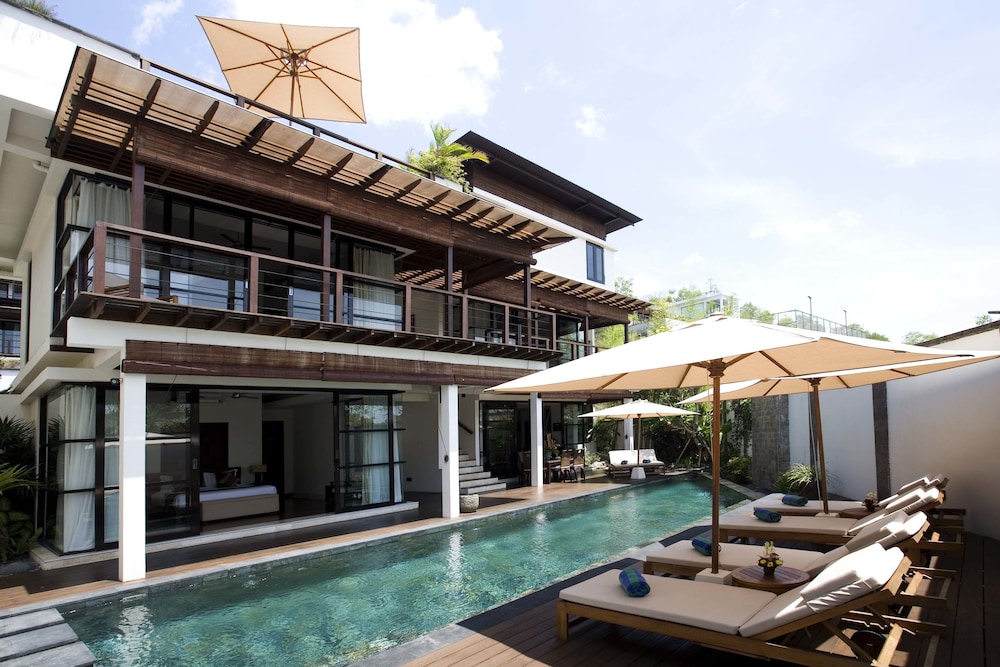 TEMPLE HILL RESIDENCE 2/72