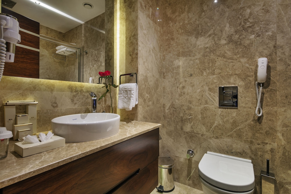 Bellis Deluxe Hotel 35/89