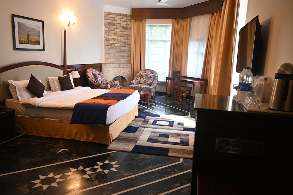 Welcomheritage Taragarh Palace 18/50