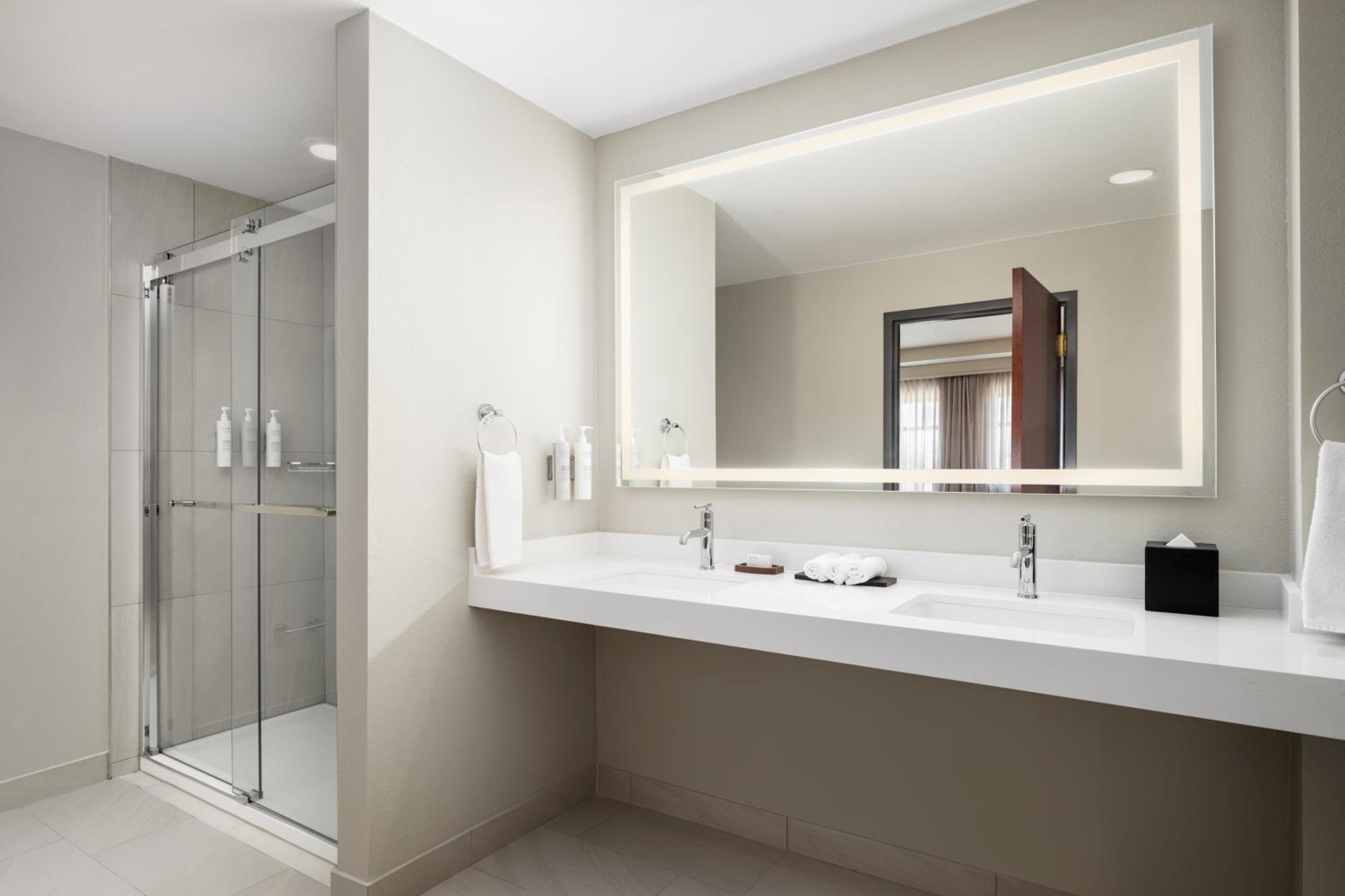 2 Bedrooms, Premium, Suite, King Bed, 2 Sofa, Corner