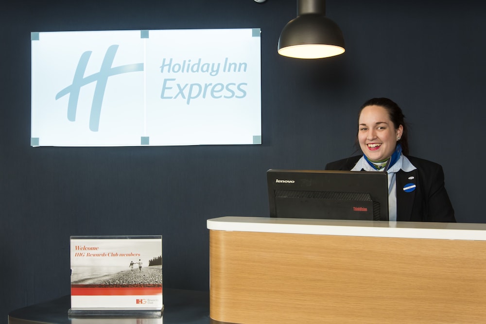 Holiday Inn Express Portsmouth North 9/52