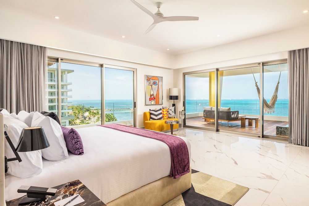 2 BEDROOMS, ULTRA, SUITE, OCEAN FRONT, CORNER