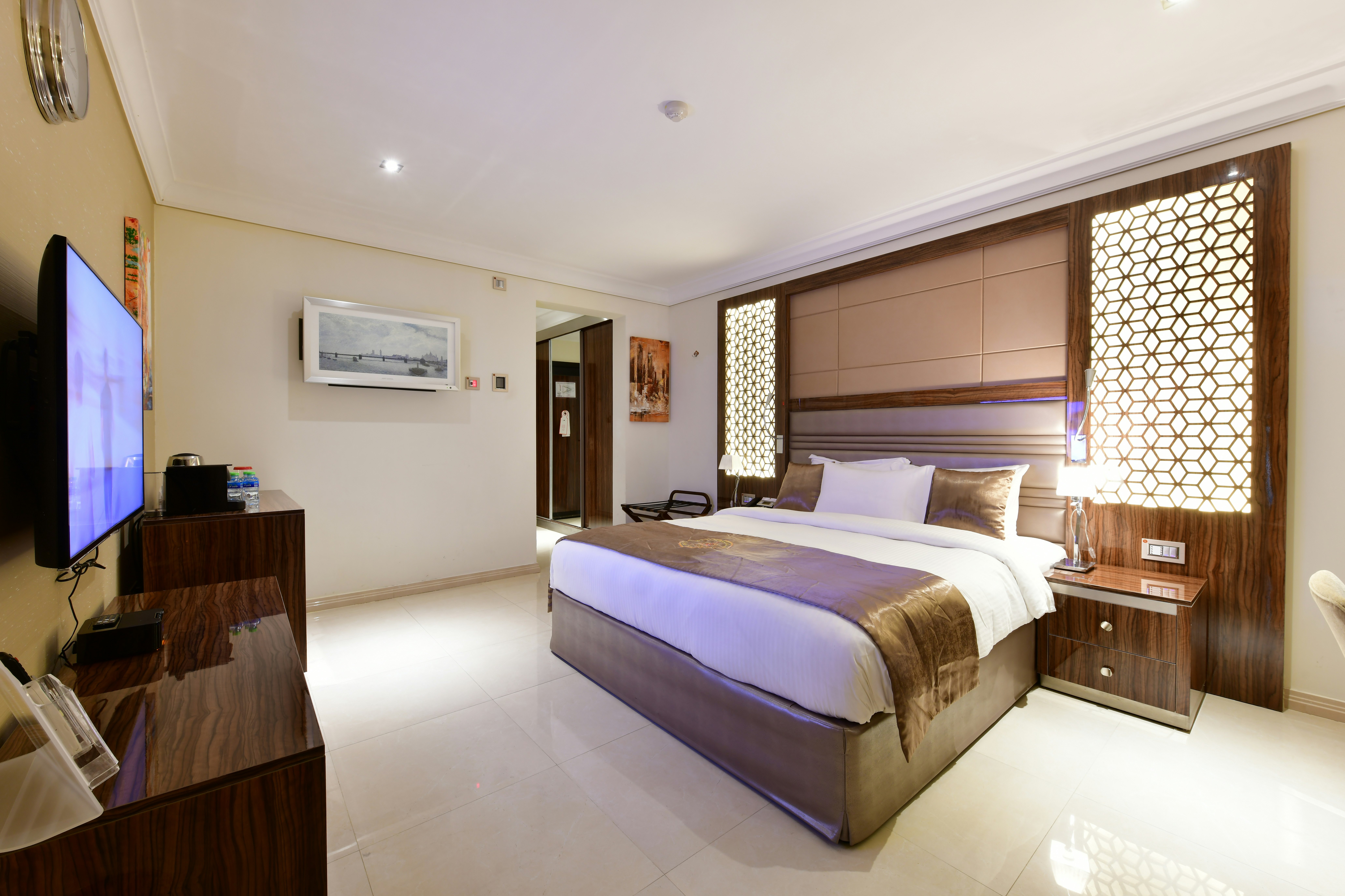 Deluxe, King Bed, Garden or Back Side