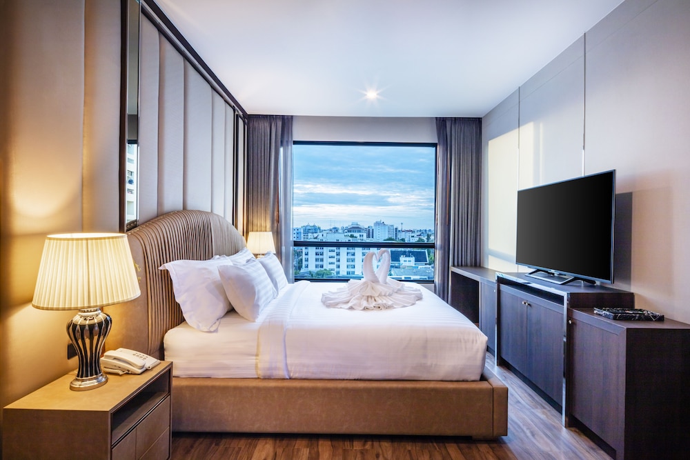 Grand Sala Thai 12/50