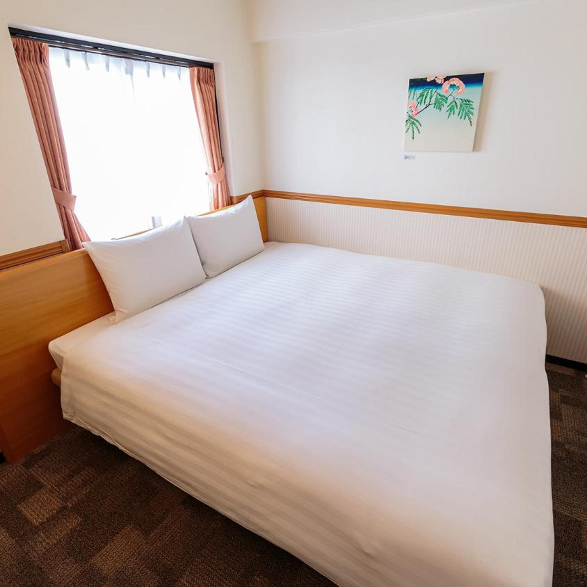 ROOM, KING BED