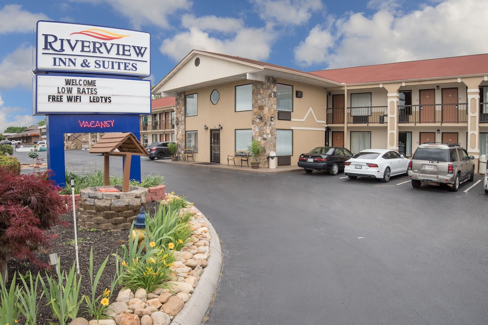 Econo Lodge Sevierville-Pigeon Forge on the River 1/25