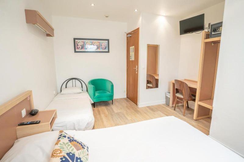 Room, Triple, 2 Double Beds