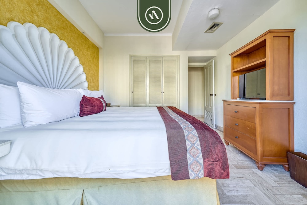 Velas Vallarta Suites Resort All Inclusive 53/99