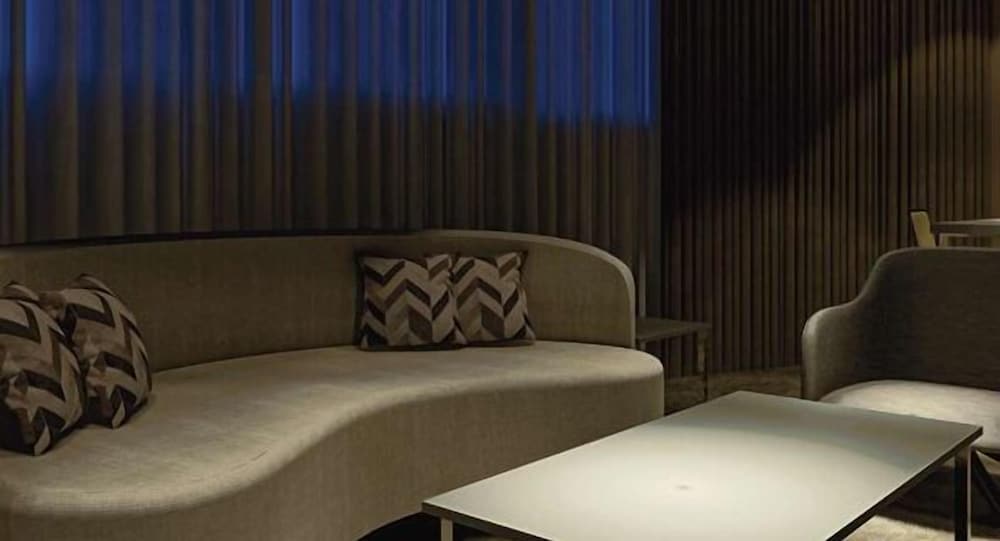 Gloria Hotel and Suites 15/28