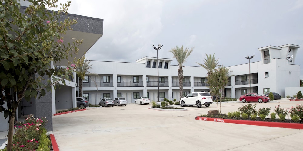 House Hotel 5/25