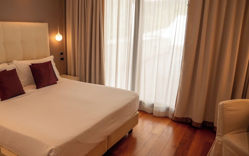 Paradiso Relais Hotel 40/92