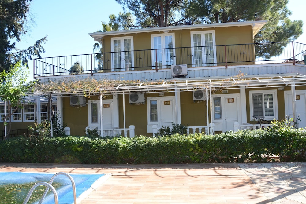 Berg Hotel 4/50