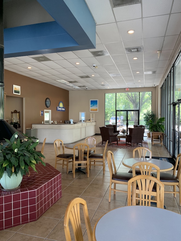 Days Inn by Wyndham - St. George, SC 29/41