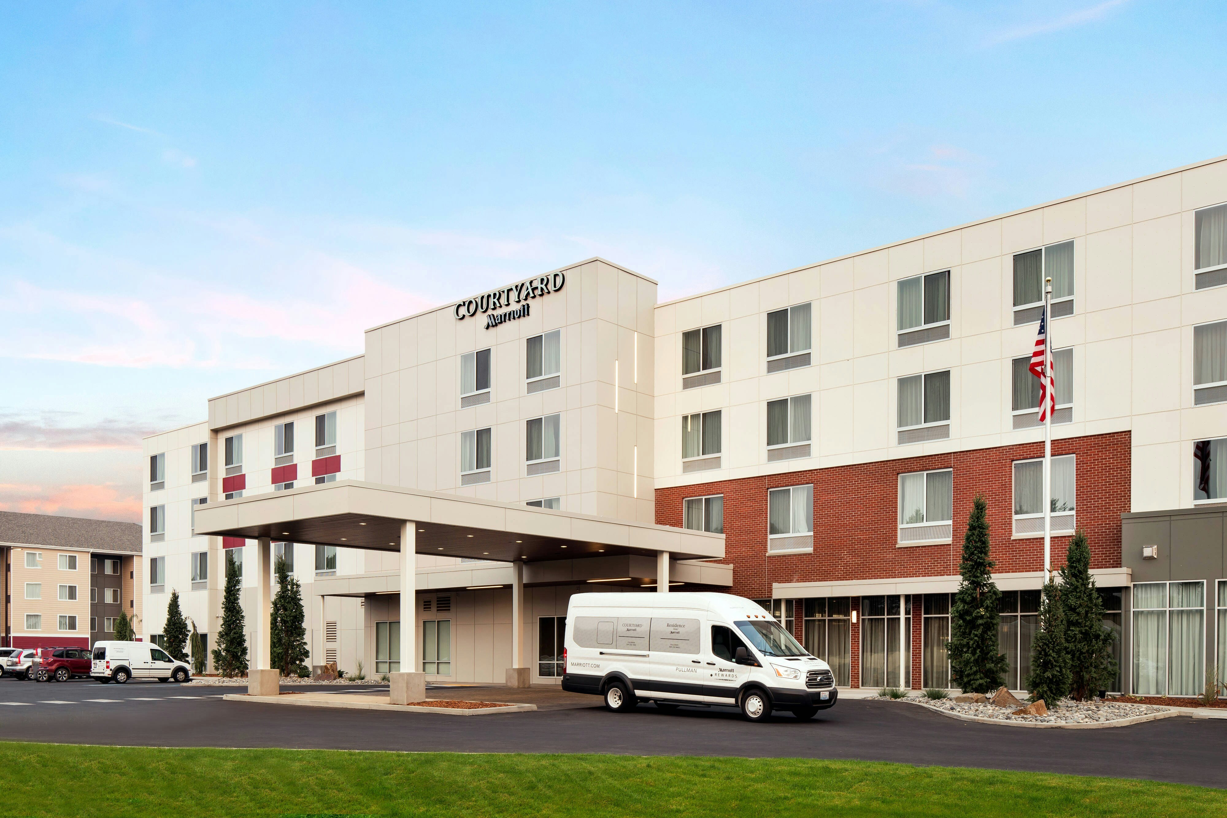 Courtyard Pullman 59/62