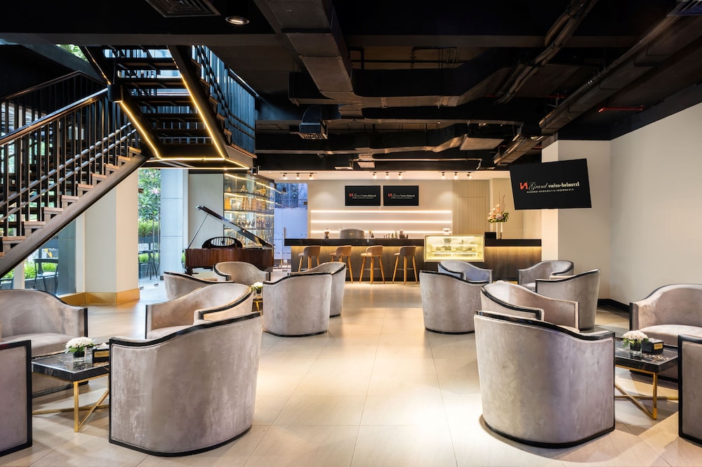 Grand Swiss-Belhotel Darmo 43/62