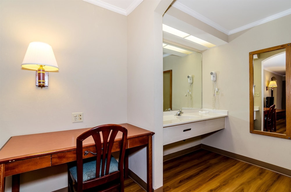 Baymont by Wyndham Newark/Wilmington 34/53