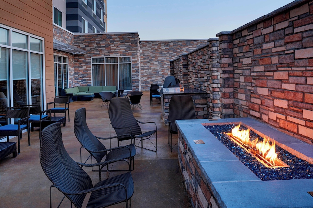 Fairfield Inn And Suites Columbus In 33/50
