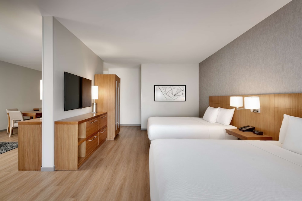Specialty, 2 Queen Beds, Sofa, Accessible
