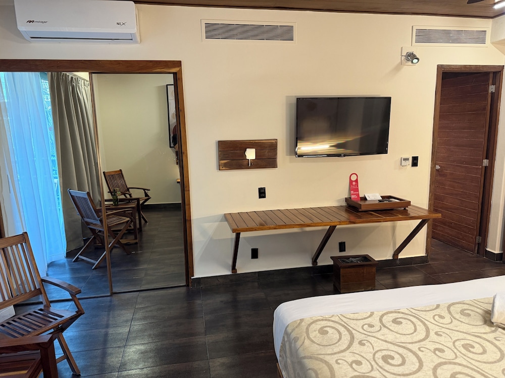 Reina Roja Hotel 7/57