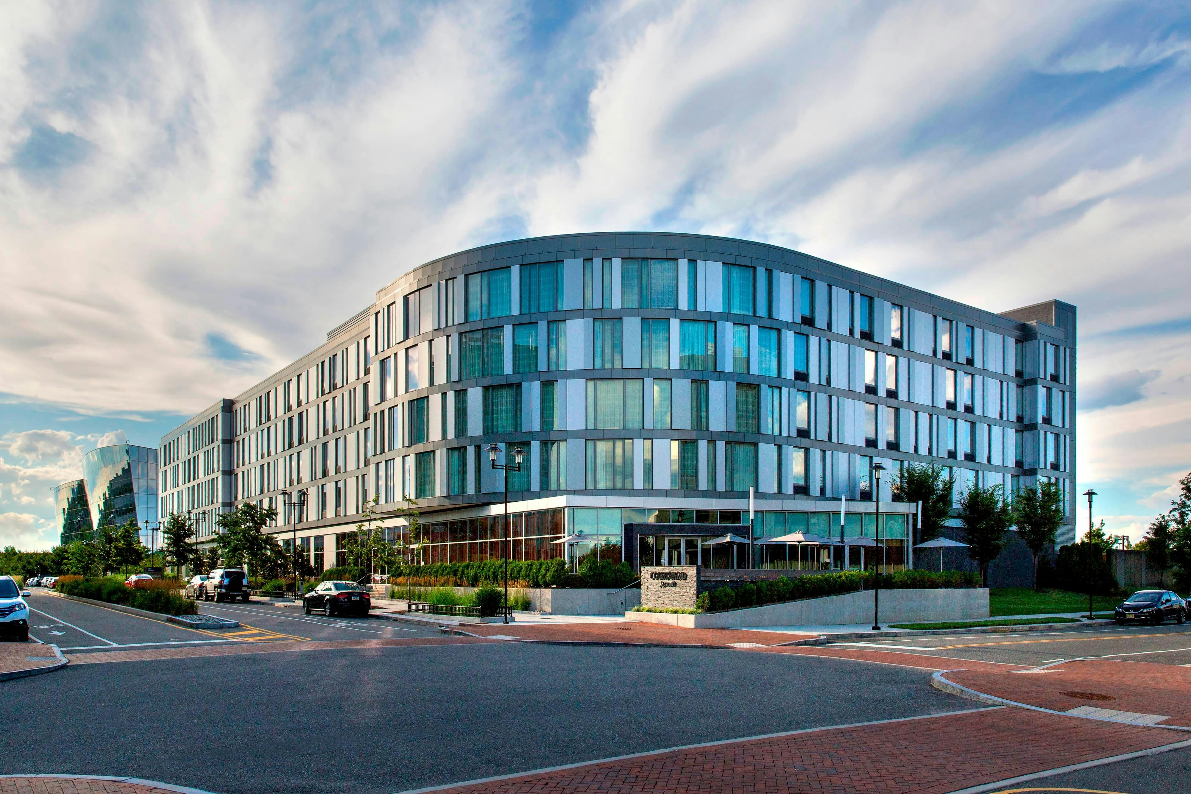 Courtyard Philadelphia South at The Navy Yard 13/15