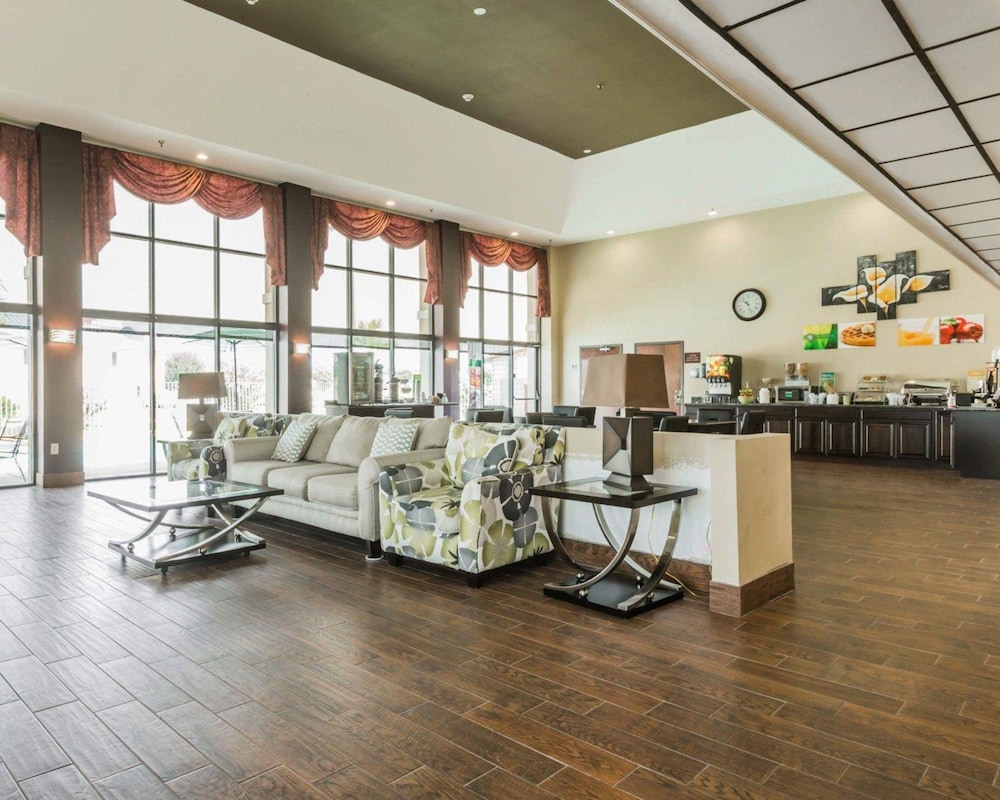 Quality Inn & Suites North Montgomery 17/34