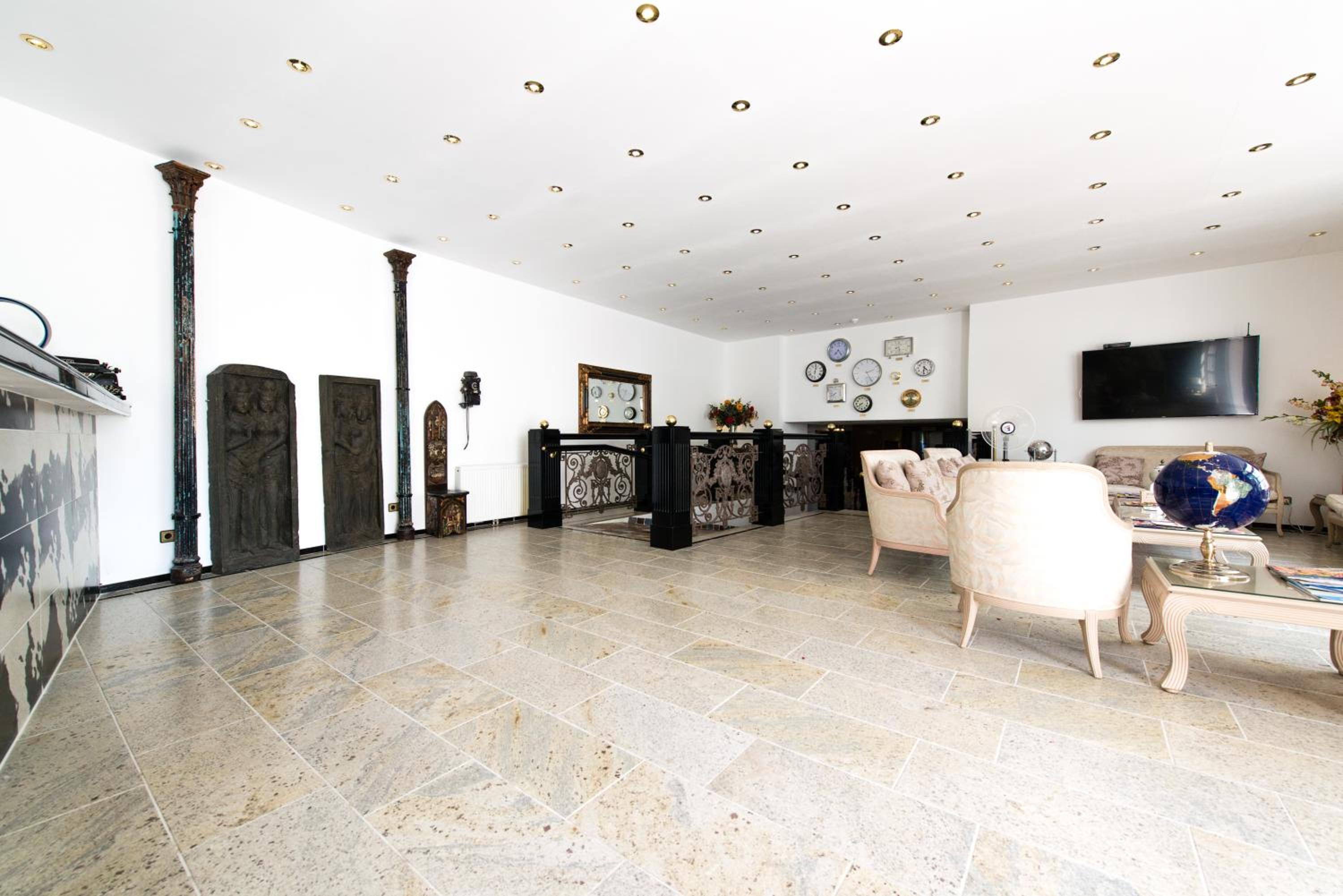 Lowen Hotel 45/58