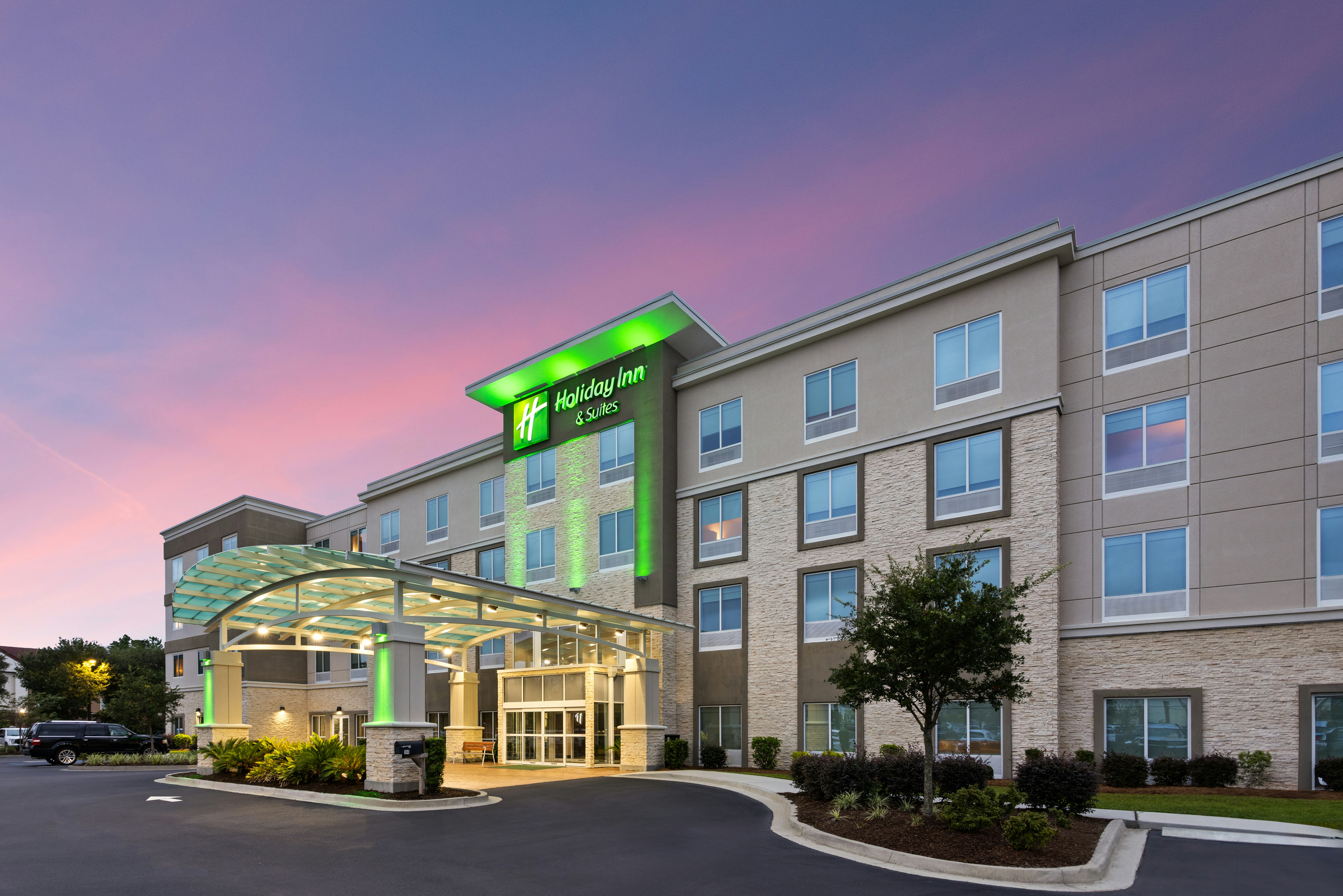 Holiday Inn Suites Savannah Airport Pooler 70/74