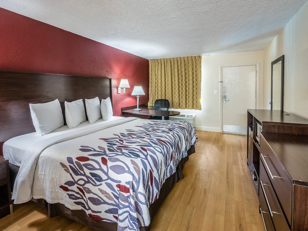 DELUXE, KING BED