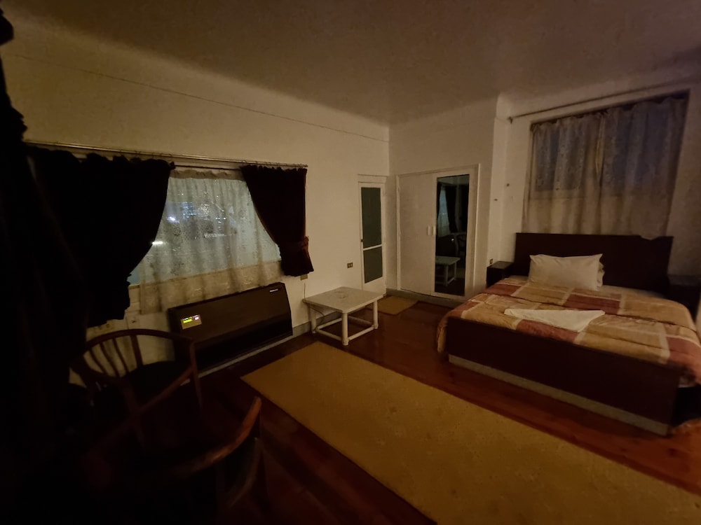 Carlton Hotel 16/49