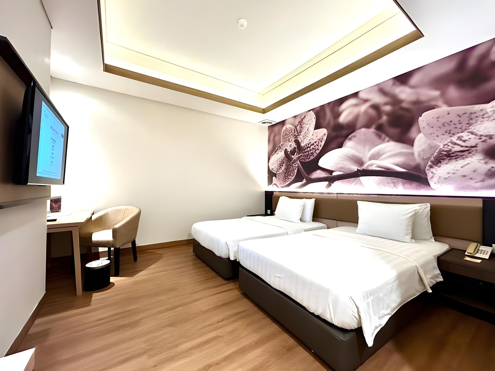 Superior, Twin Beds, No Window