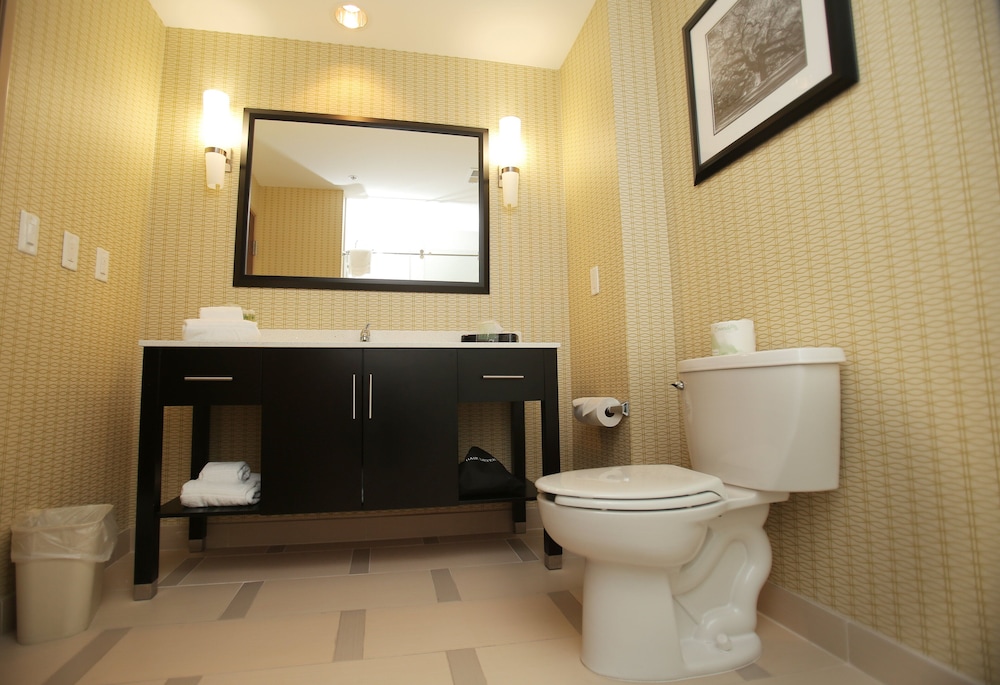 Standard, 2 Queen Beds, Accessible, Holiday Inn Express Suites Southport Oak Island Area 4/5
