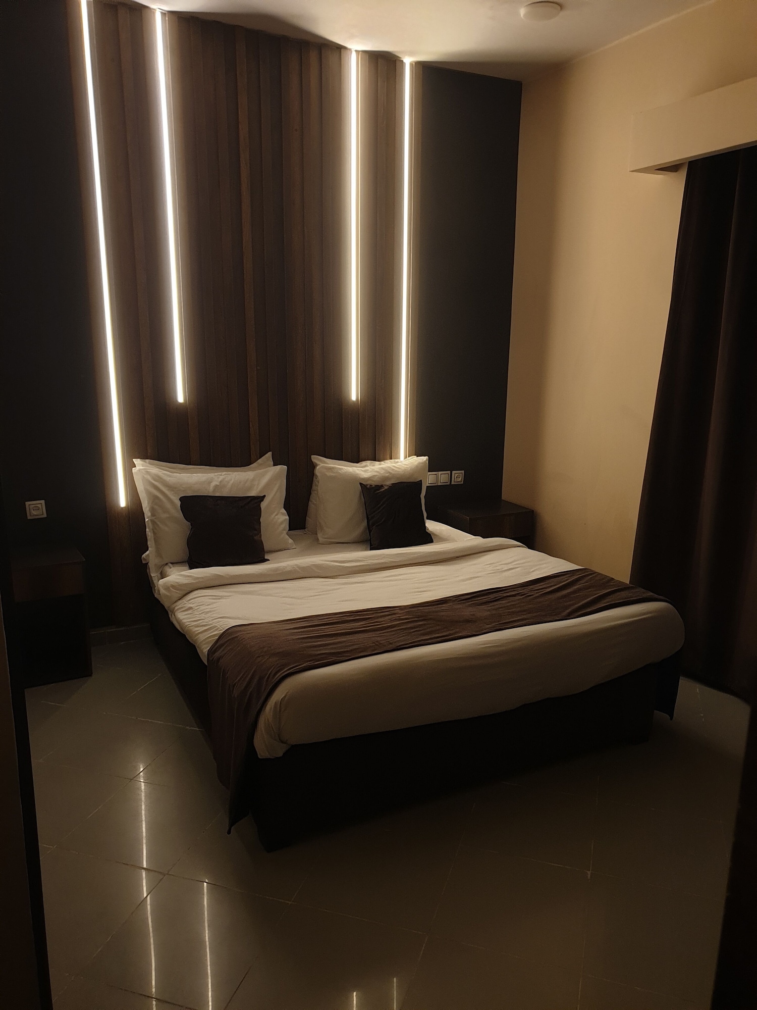 ROOM, SINGLE, DOUBLE BED