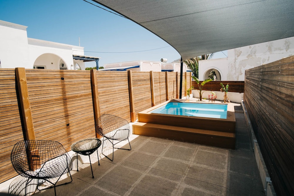 Mesanto Luxury Suites 35/50