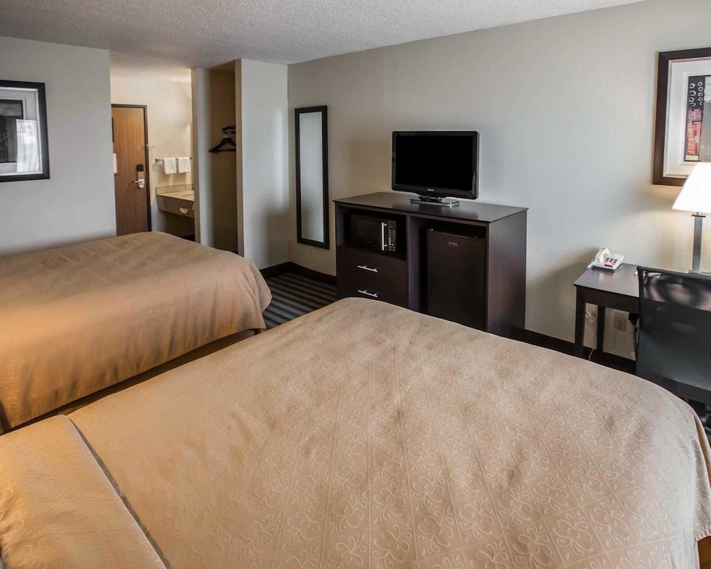Quality Inn Chesterton near Indiana Dunes National Park I 94 10/41