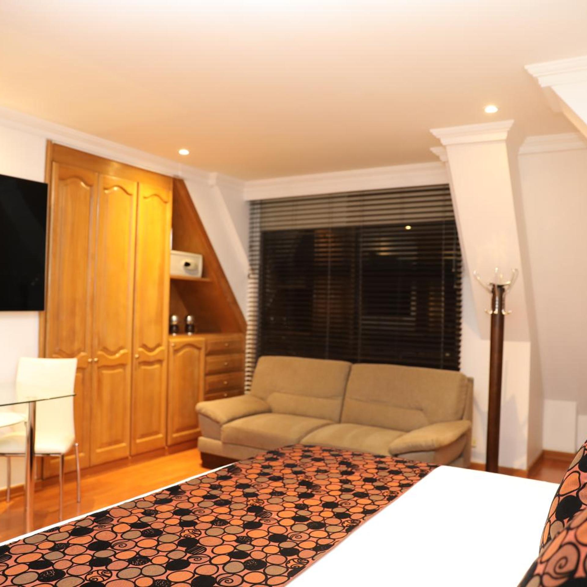 Suites 108 37/55