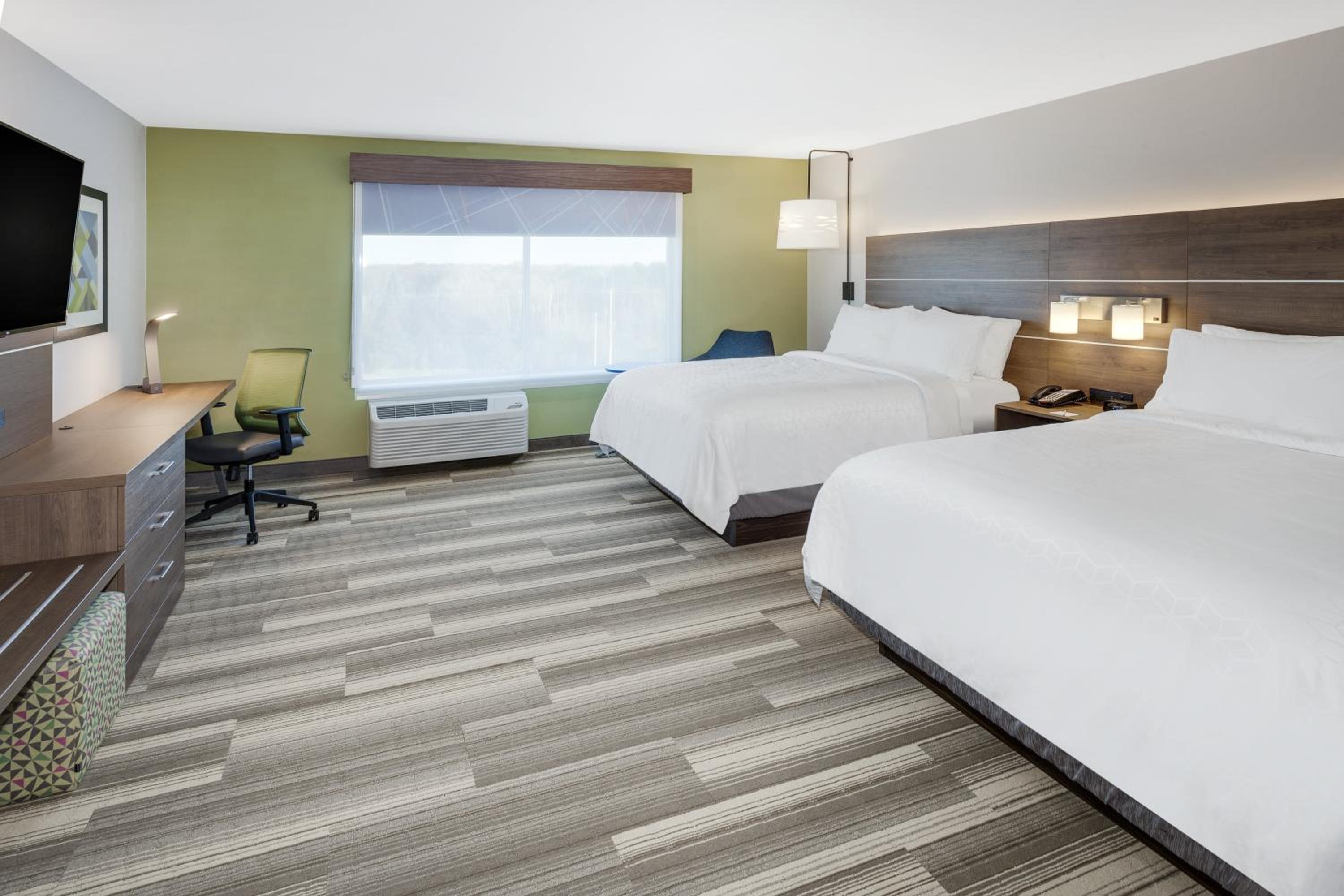 Standard, 2 Queen Beds, Extra Floor Space, Accessible