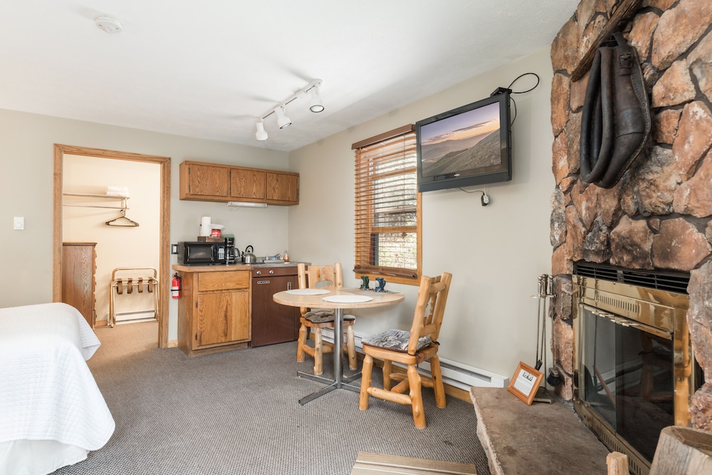 4 Seasons Inn on Fall River 40/76