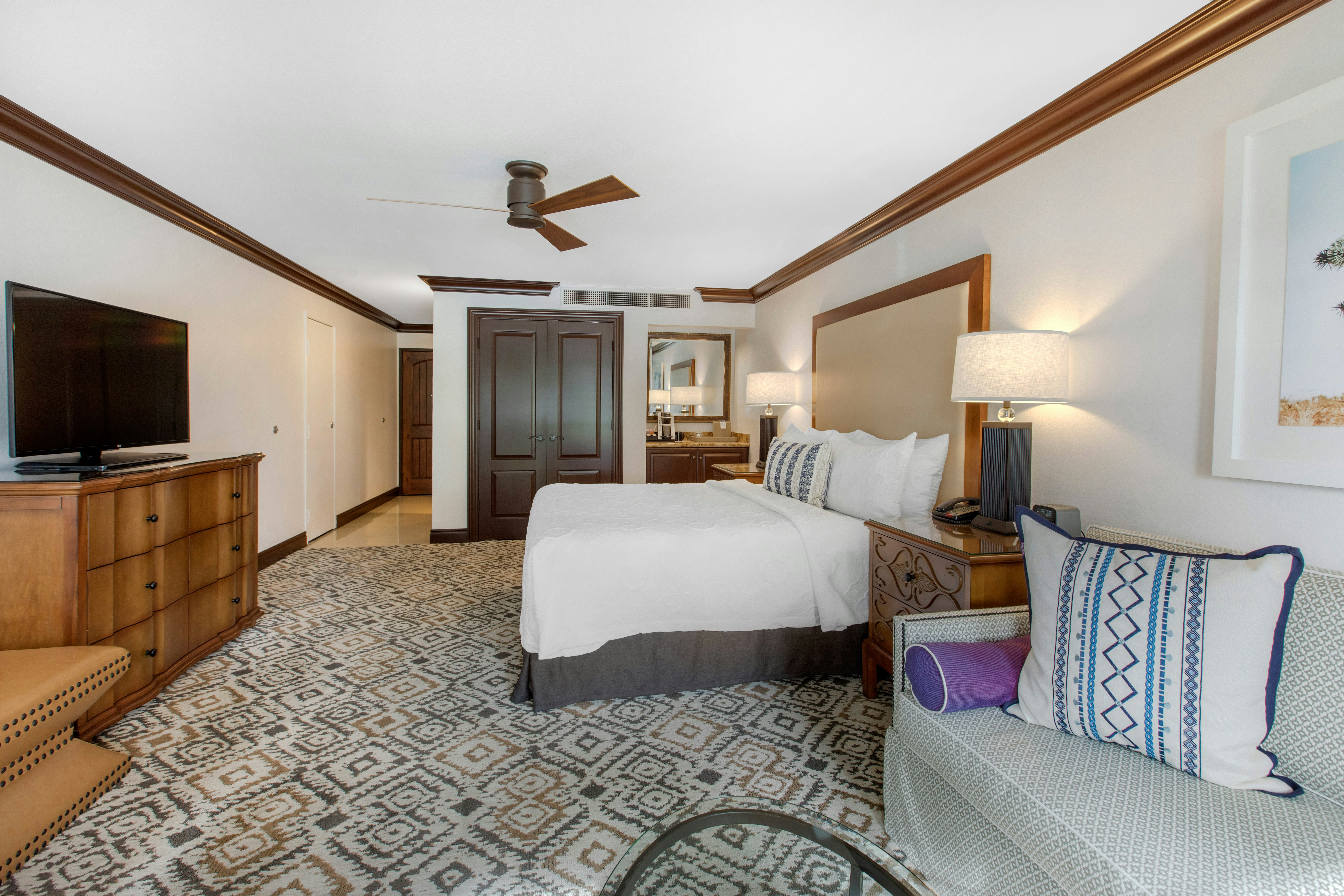 غرفة بسرير كينج بإطلالة على البحيرة لذوي الإعاقة، Omni Rancho Las Palmas Resort And Spa 4/5