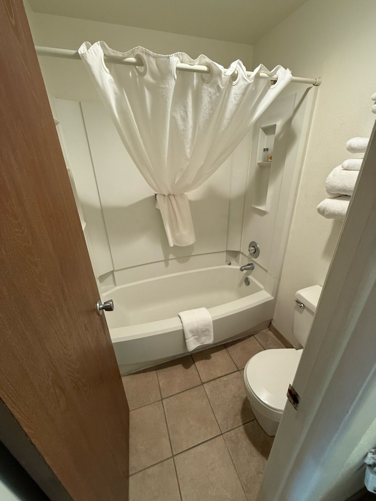 Richland Inn Suites 35/37