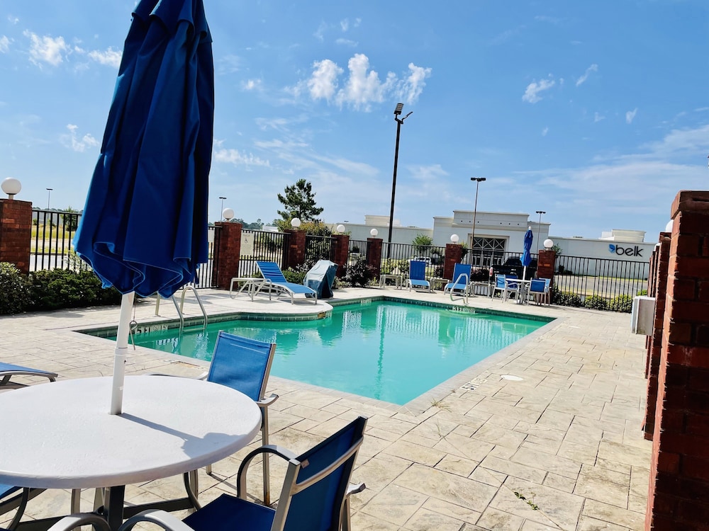 Holiday Inn Express Mccomb 32/53