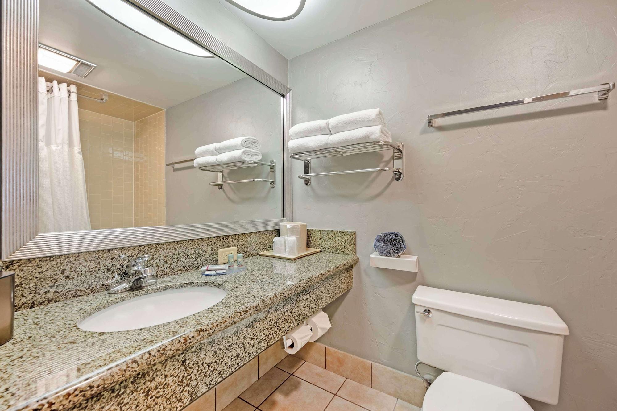 Suite, Multiple Beds, Balcony، Best Western Ptarmigan Lodge 7/8