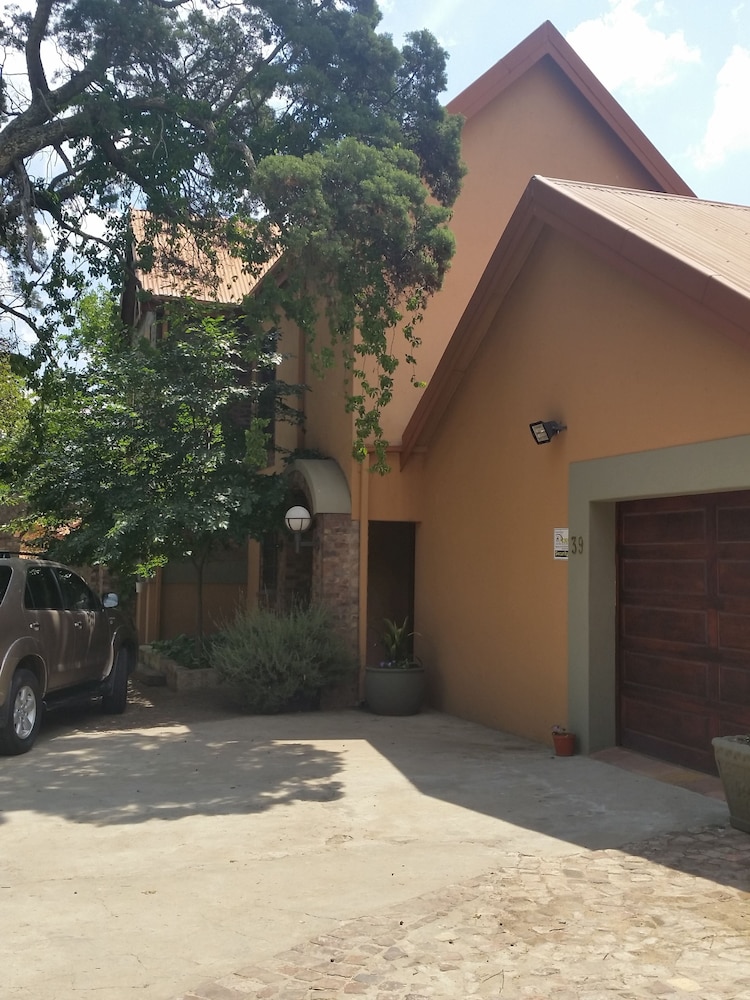 Izimbali Lodge 3/21