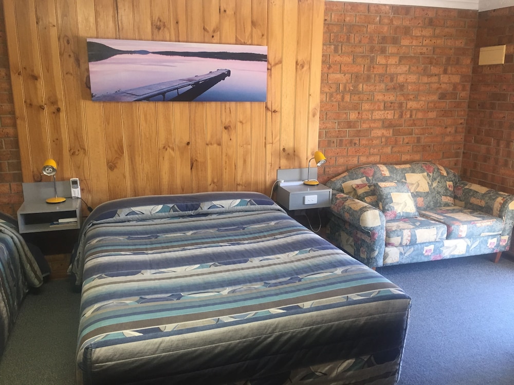 KADINA GATEWAY MOTOR INN 13/45